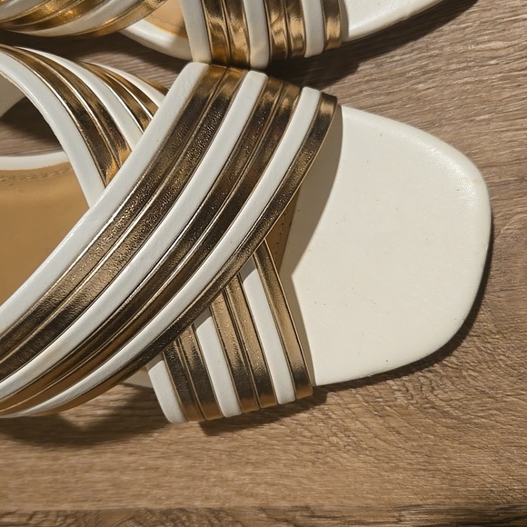 FASHION NOVA STRIPED WHITE AND GOLD DRESS SHOES - Picture 3 of 6